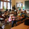 Beim Gitarrenspiel